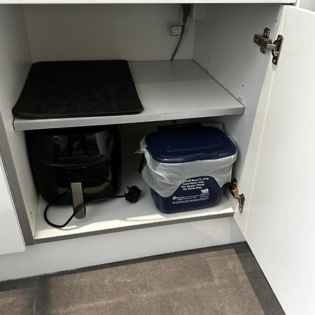 Town Centre Studio Flat 머티르티드필 외부 사진