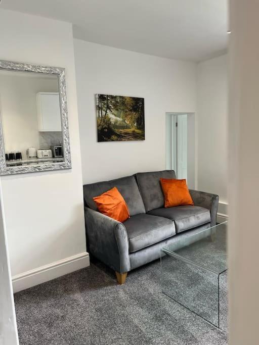 Town Centre Studio Flat 머티르티드필 외부 사진