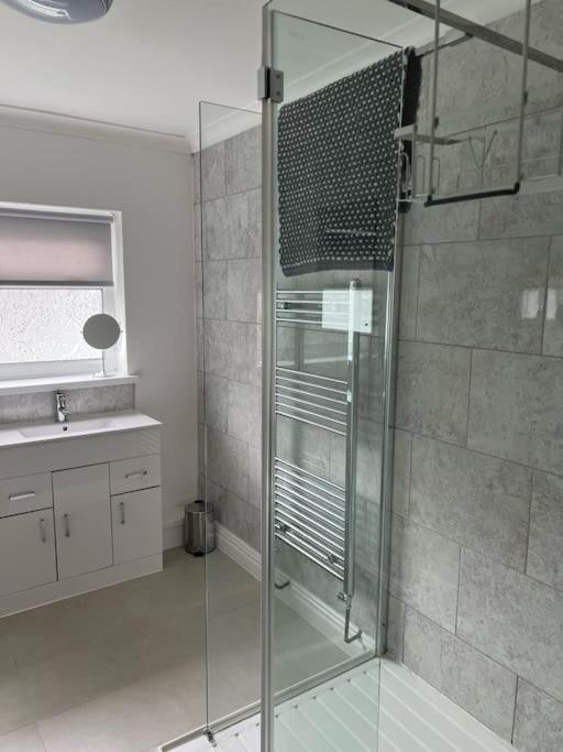Town Centre Studio Flat 머티르티드필 외부 사진